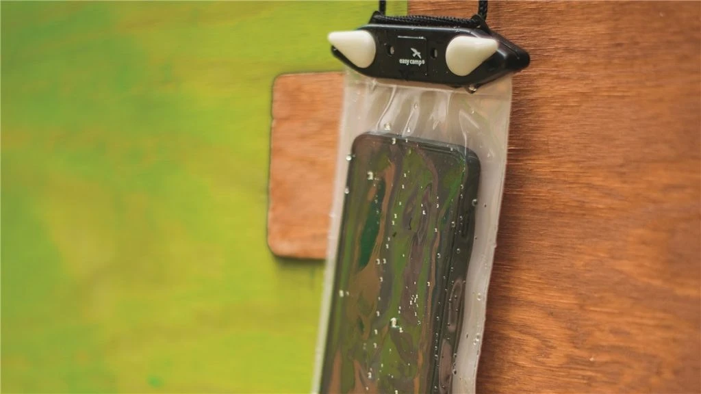 Easy Camp Waterproof Smartphone Case 2 Easy Camp Waterproof Smartphone Case - Image 2